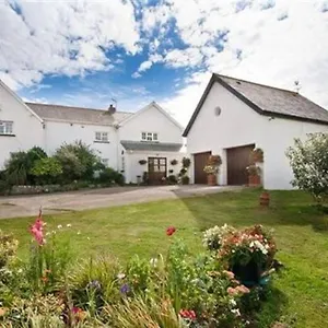  Holiday home 1-bed On Coastal Pathway In South Wales