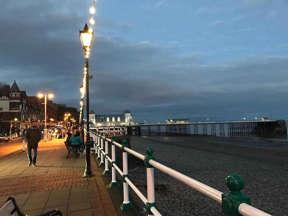 Greystones Apartment Cardiff